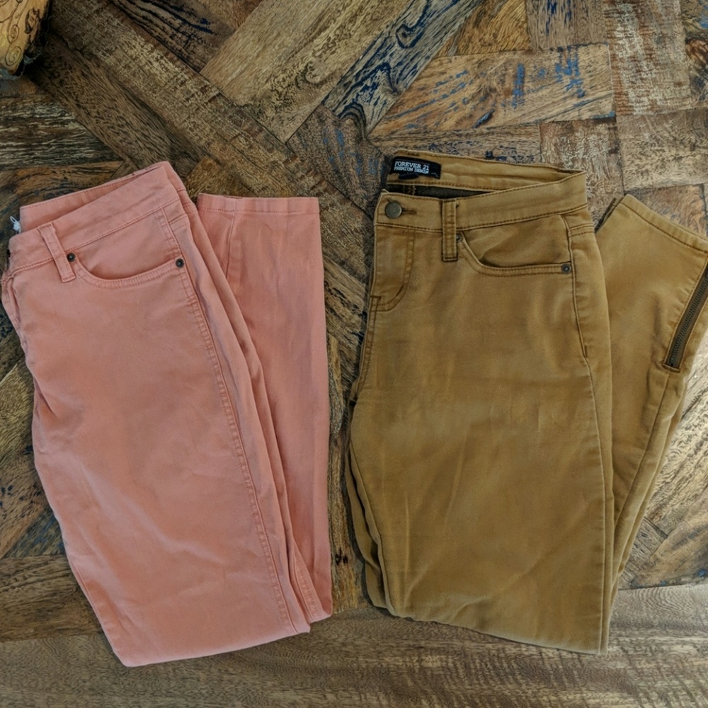 Two pairs of forever 21 skinny jeans